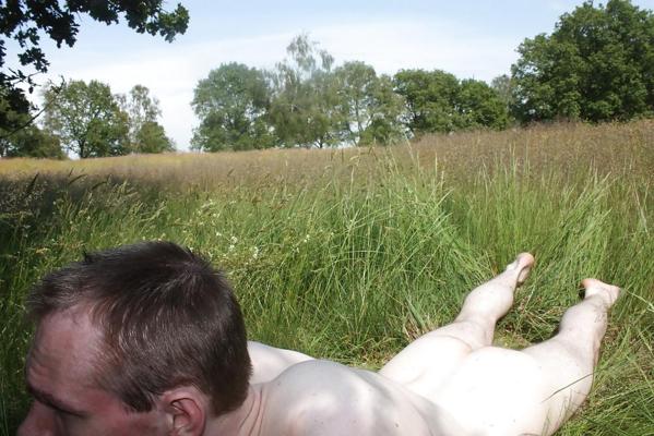 25P Nude in nature