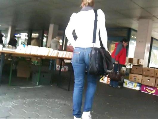 25P HORNY VOYEUR CANDID TEENS - COMMENT DIRTY