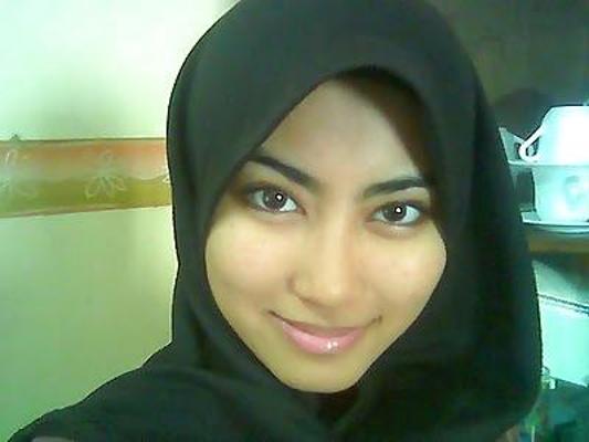24P Awek melayu bertudung