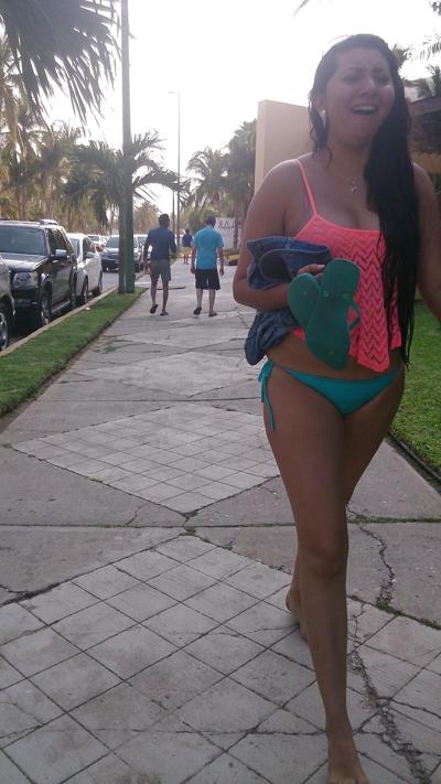 25P Chicas putas sur la plage