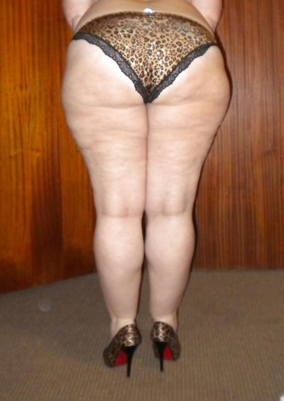 17P Legs and ass in pantyhose