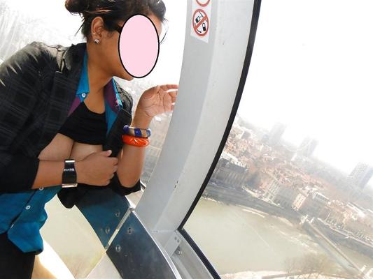 5P An indian wife flashing on london eye