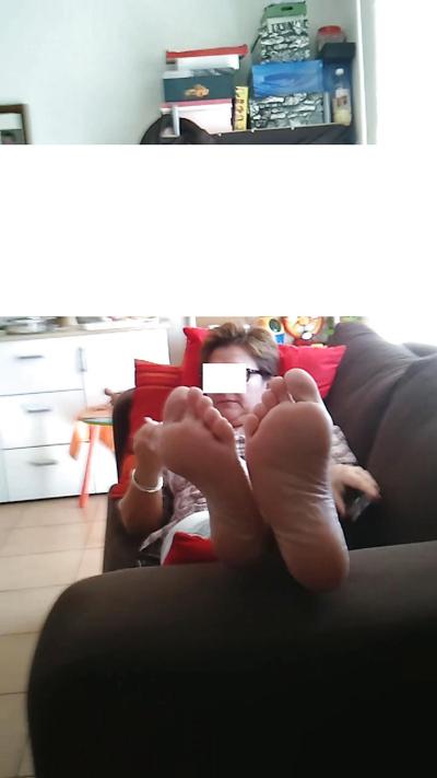 20P Cul, seins et pieds de l'ami de la mère