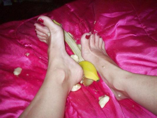 7P Toes covered in Banana