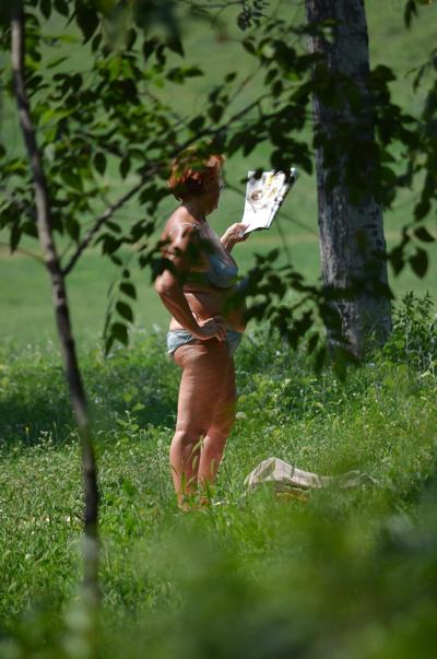 22P Grandmother to sunbathe in the park