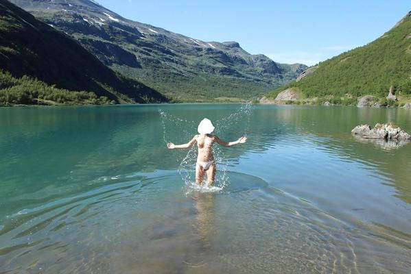 14P Wife in mountain