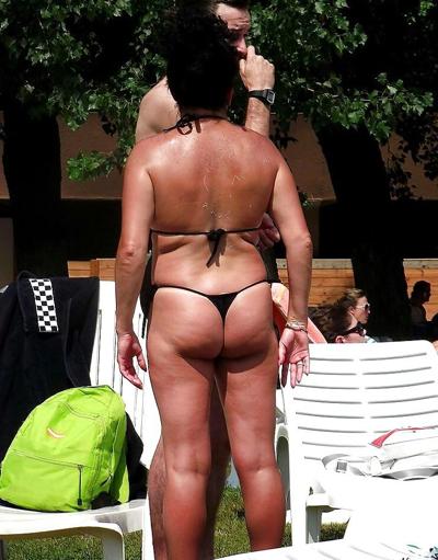 25P Spy ass and bikiny mature beach romanian