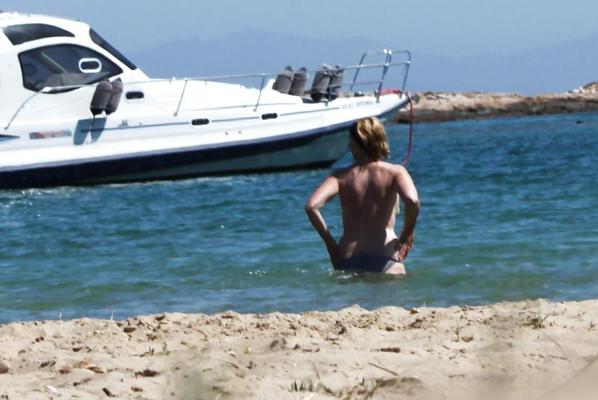 20P Topless beach in Paros2