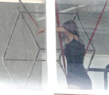 7P Taylor Swift - Doux butin dans un petit short 3