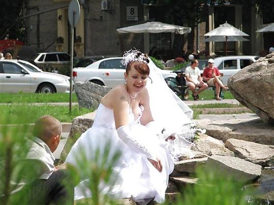 25P Bridal Cleavage and Downblouse