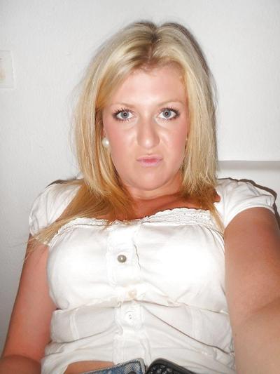 8P Annabel is a good slut when boyfriend is not there...