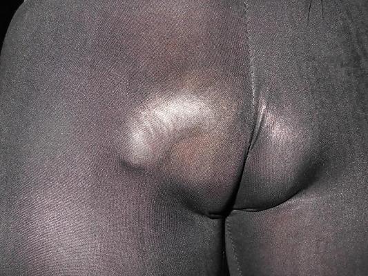 12P パンティーとナイロンを履いた私のペニス