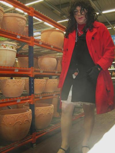 7P Crossdresser shopping no panty 