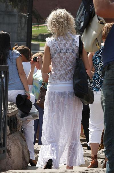 25P Public see through