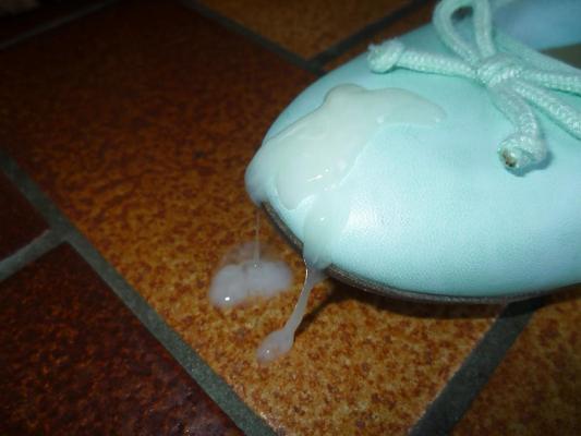 17P Weisse Ballerinas mit Nylons und Sperma