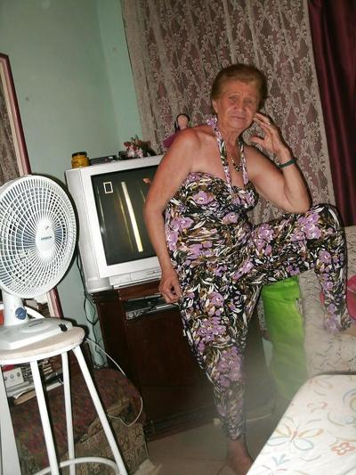25P Grab a granny 93
