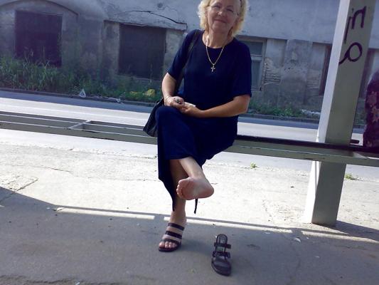 5P Grannies Soles on the Street