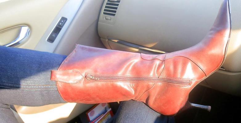 11P Coach Peep toed Pumps