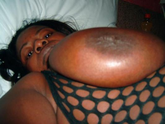 8P BUSTY EBONY WOMAN