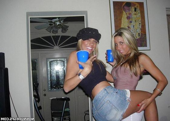 25P Party Girls Erotica 6 By twistedworlds