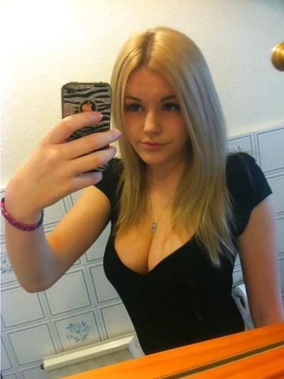 25P Busty blonde uk teen topless selfshots essex