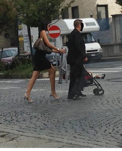 8P High heels in italian streets.tacchi per le vie italiane