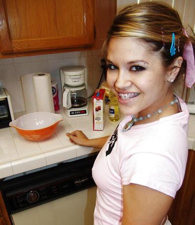 25P Geiler Topanga – Mit Essen spielen