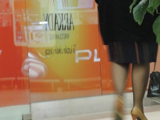 12P Polish legs and ass secretly