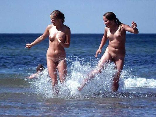 25P Nude At Beach