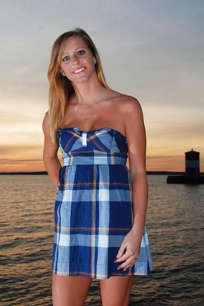 25P Maryland college student Like To Pose Indoor Outdoor