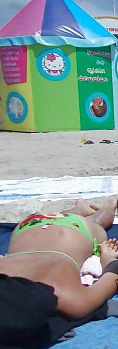 25P Spy beach summer teens romanian