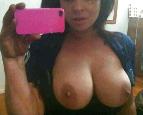 5P Jolie fille blanche aux gros seins
