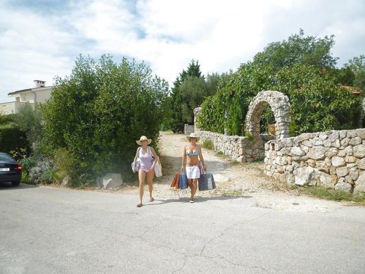 25P Friends on Vacation - Part 2