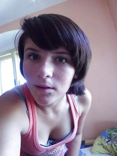 9P Cute teen downblouse