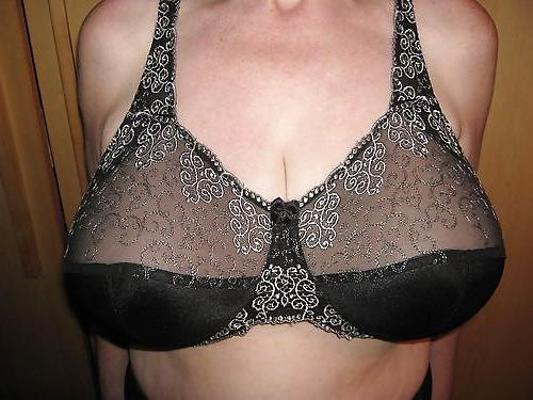 20P Woman their sell bra on the net 