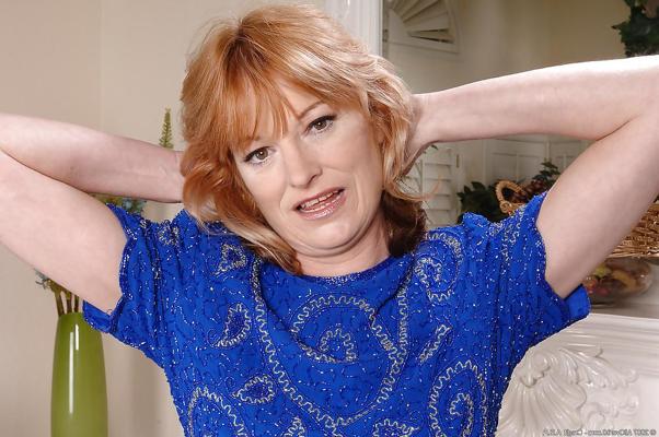 15P Stunning redheaded mature goddess