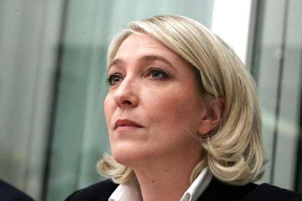 25P J'adore me branler sur la sexy Marine Le Pen