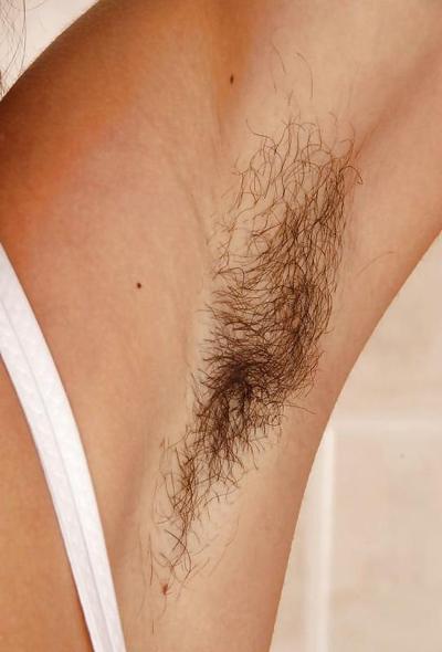 25P Raparigas diversas mostrando axilas peludas e com a barba por fazer 6