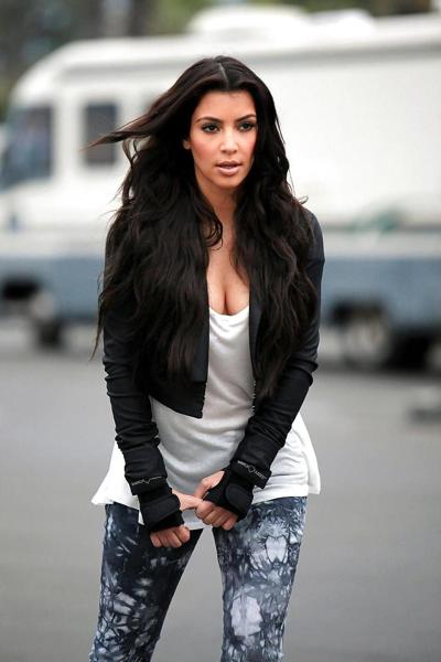 10P Kim Kardashian Downblouse-Schnappschüsse in Santa Barbara2