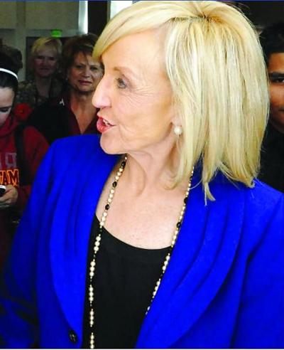 25P C'est vraiment génial de se branler avec le conservateur Jan Brewer