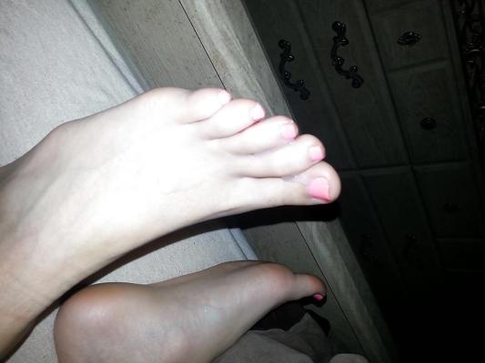 25P Ex girl feet and soles 