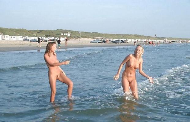 25P Naked Beach Fun
