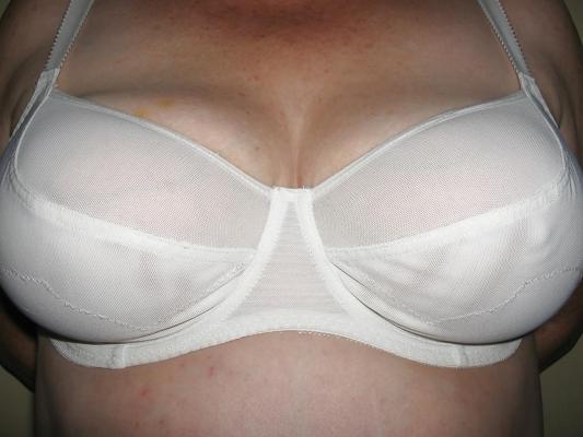 15P Woman their sell bra on the net 