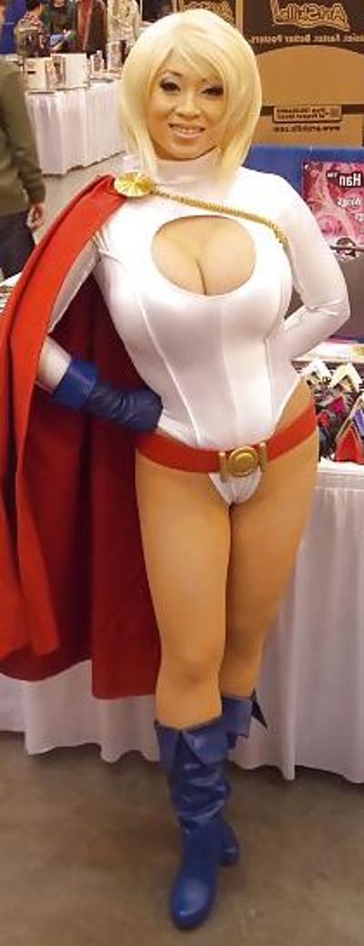 25P コスプレ#2: DCコミックスのパワーガールとしてのヤヤ