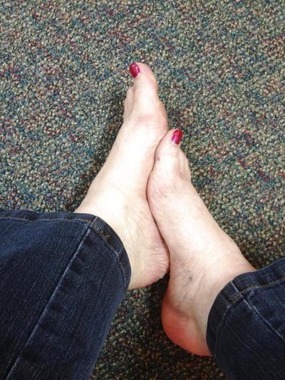 21P Naughty feet got naked in dr.'s waiting room