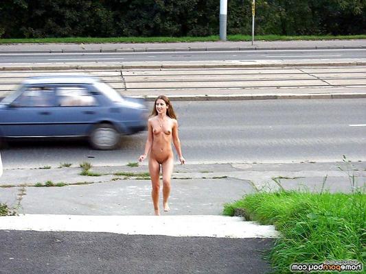 25P Showing her ass on the street