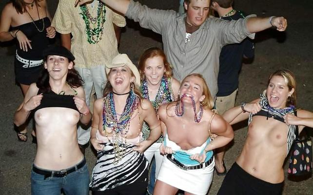 25P Mardi Gras girls flashing their boobs