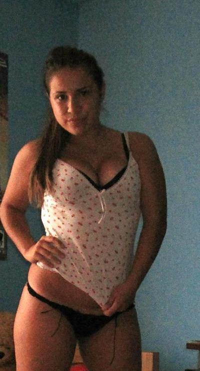 4P Curvy amateur teen