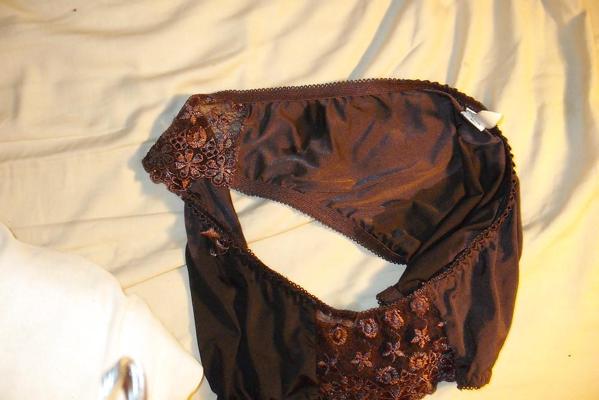 18P Ejaculation ds petites culottes voisine 1