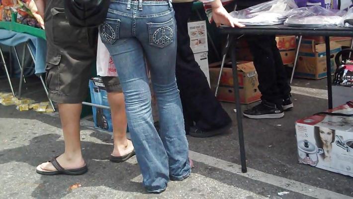 25P Bela bunda e bundas em jeans hoje